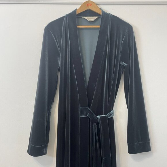 Diamond Tea | Luxury Green Stretch Velvet Robe - Size S - Picture 2 of 11